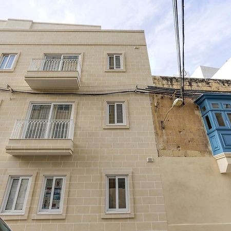 A Lovely 1Br Home With Balcony Just Off The Coast By 360 Estates San Ġiljan Kültér fotó