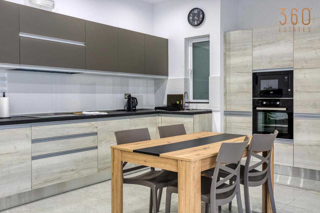 A Lovely 1Br Home With Balcony Just Off The Coast By 360 Estates San Ġiljan Kültér fotó