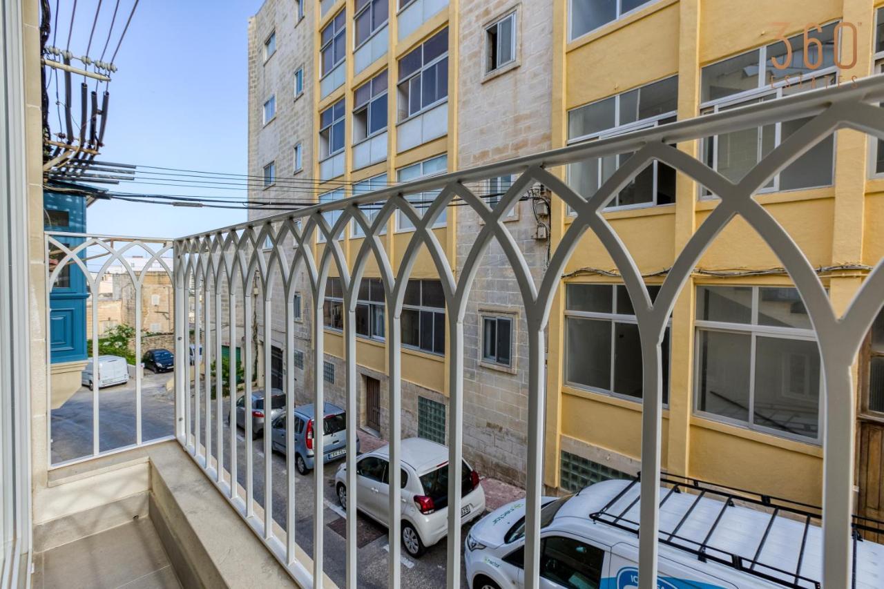 A Lovely 1Br Home With Balcony Just Off The Coast By 360 Estates San Ġiljan Kültér fotó