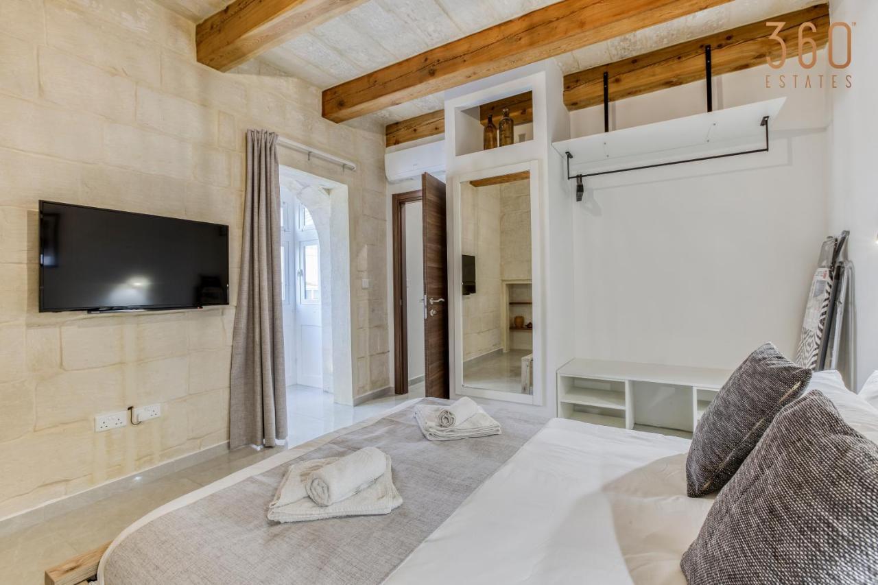 A Lovely 1Br Home With Balcony Just Off The Coast By 360 Estates San Ġiljan Kültér fotó