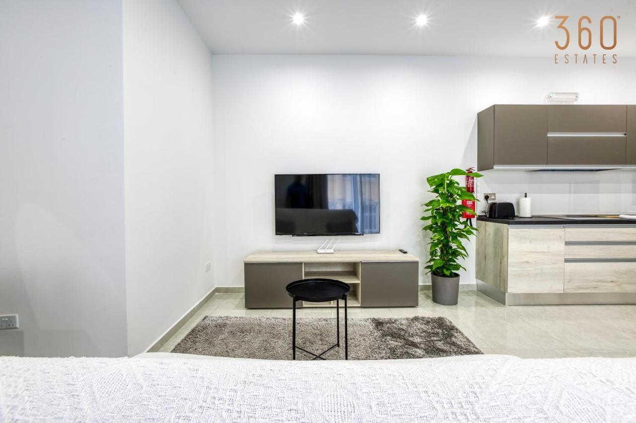 A Lovely 1Br Home With Balcony Just Off The Coast By 360 Estates San Ġiljan Kültér fotó