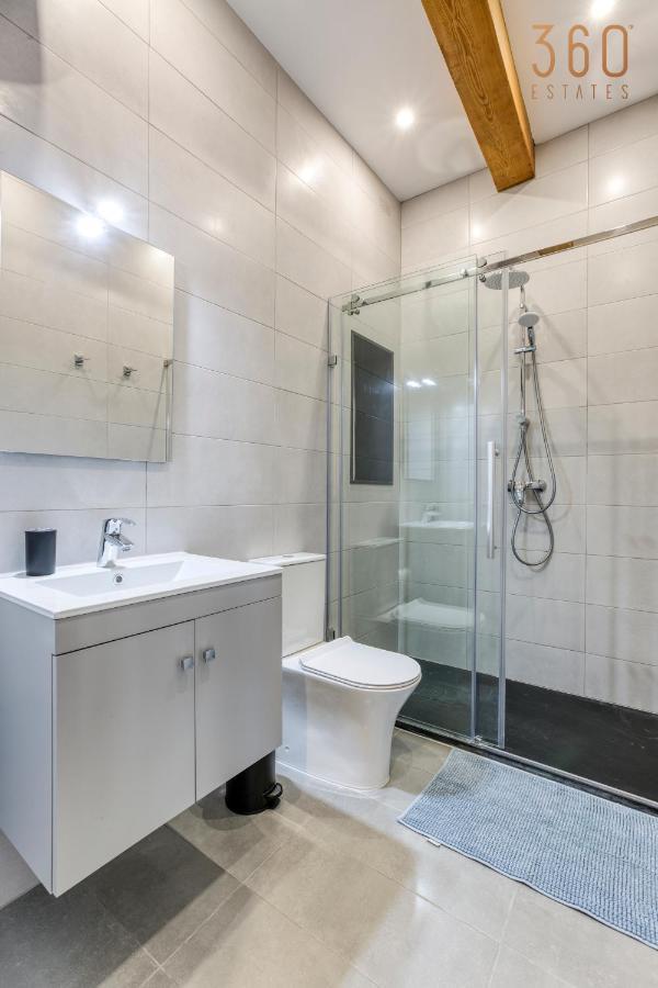 A Lovely 1Br Home With Balcony Just Off The Coast By 360 Estates San Ġiljan Kültér fotó