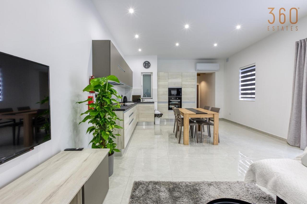 A Lovely 1Br Home With Balcony Just Off The Coast By 360 Estates San Ġiljan Kültér fotó