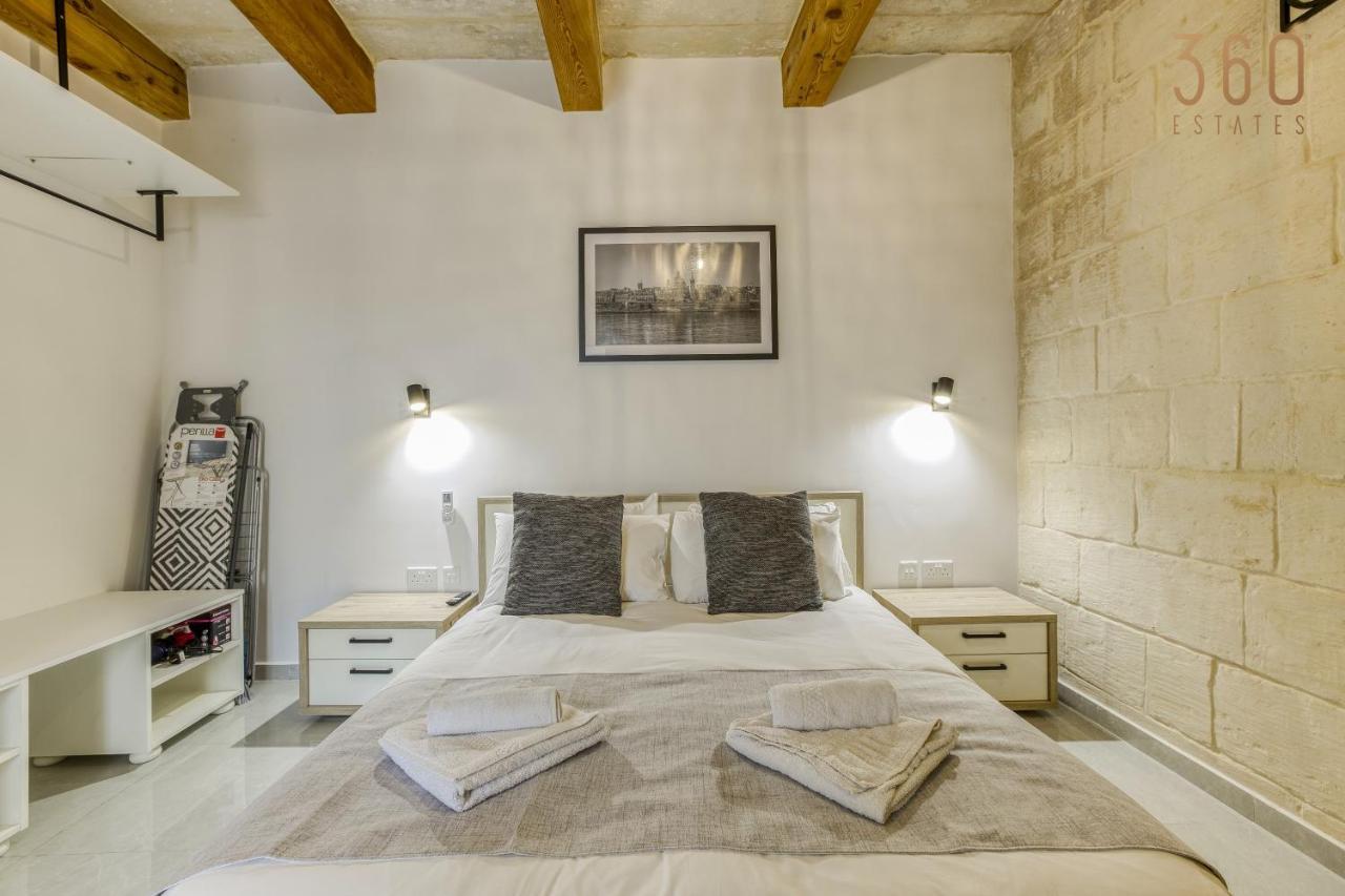 A Lovely 1Br Home With Balcony Just Off The Coast By 360 Estates San Ġiljan Kültér fotó