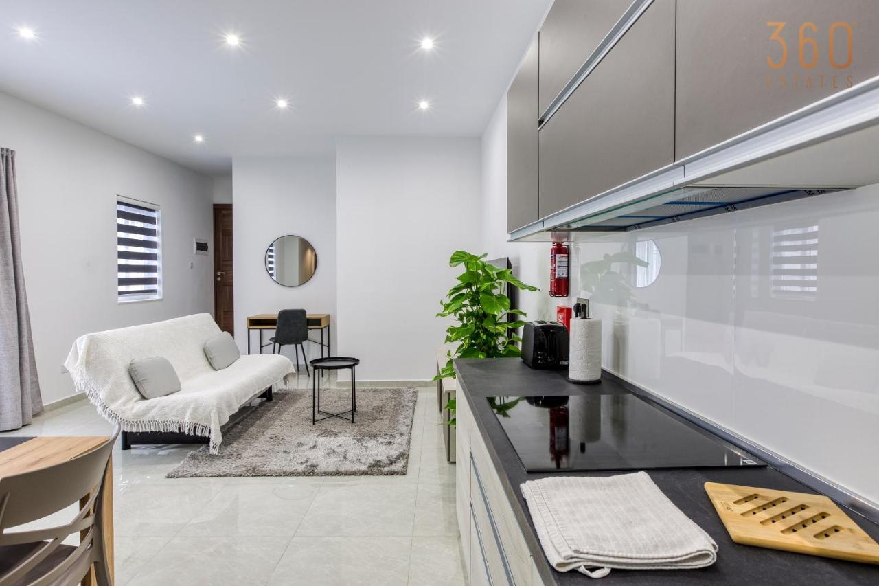 A Lovely 1Br Home With Balcony Just Off The Coast By 360 Estates San Ġiljan Kültér fotó