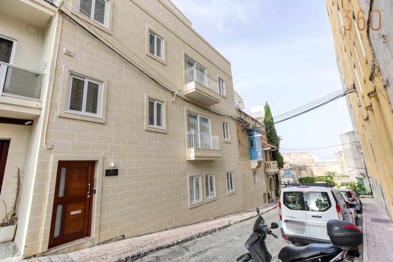 A Lovely 1Br Home With Balcony Just Off The Coast By 360 Estates San Ġiljan Kültér fotó