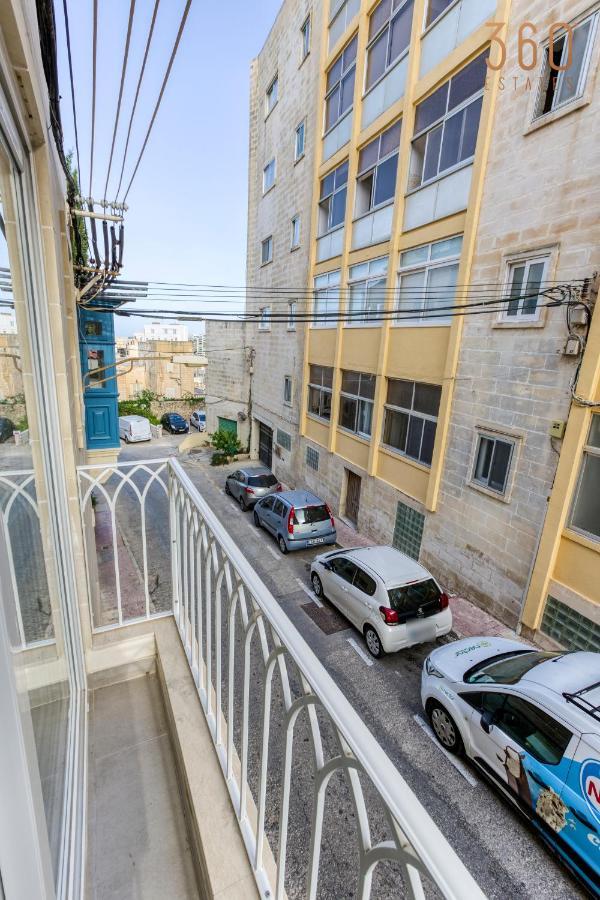 A Lovely 1Br Home With Balcony Just Off The Coast By 360 Estates San Ġiljan Kültér fotó