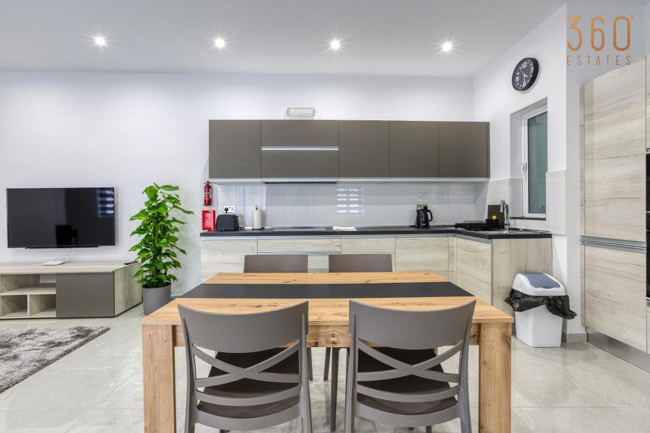 A Lovely 1Br Home With Balcony Just Off The Coast By 360 Estates San Ġiljan Kültér fotó