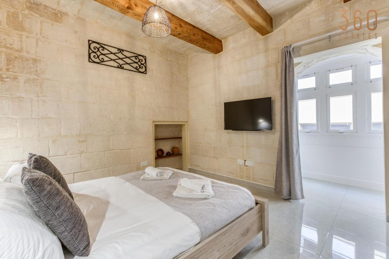 A Lovely 1Br Home With Balcony Just Off The Coast By 360 Estates San Ġiljan Kültér fotó