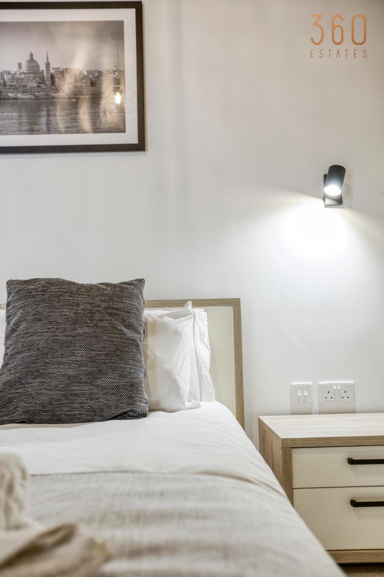 A Lovely 1Br Home With Balcony Just Off The Coast By 360 Estates San Ġiljan Kültér fotó