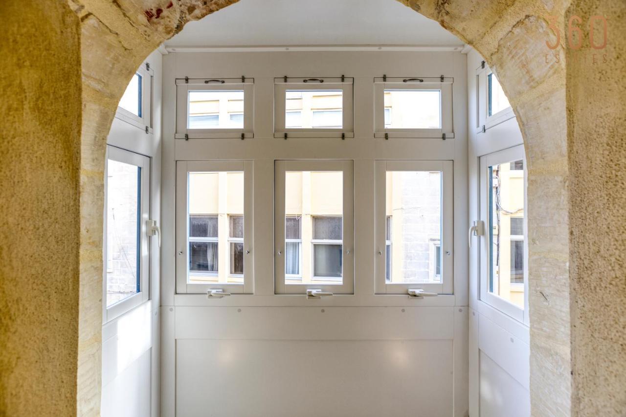 A Lovely 1Br Home With Balcony Just Off The Coast By 360 Estates San Ġiljan Kültér fotó